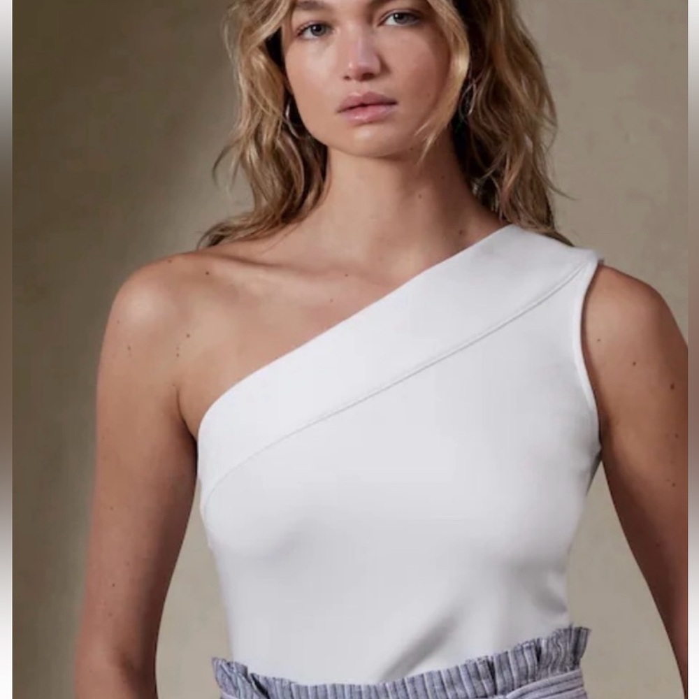 Banana Republic White One-Shoulder top size XL